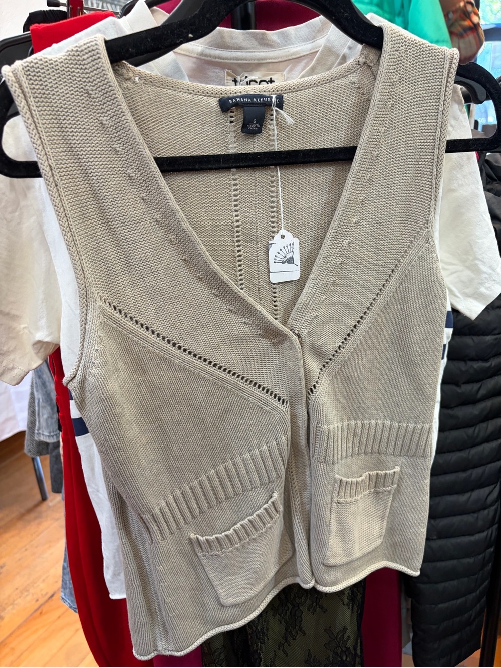 Y2K Banana Republic Women's Beige Knit Vest Sweater